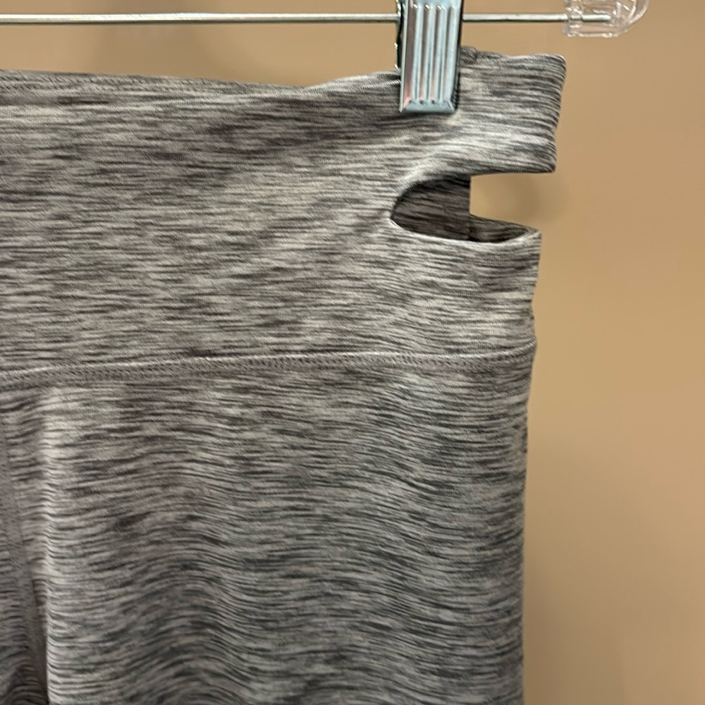 Manduka workout pants cutouts - Picture 2 of 5